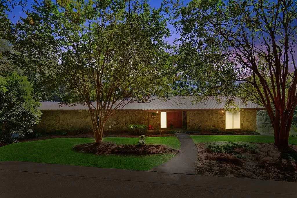 130 Lakeside Trail